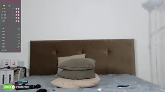 Liluuuuuu трахает свои влажные промежности