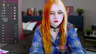 LanaLoy помыла пилотку и показала ее на вебку