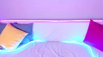 Luna_Babe дрочит себя и кончает