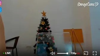 nicehotjob всунула вибратор в очко