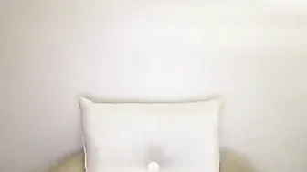 claraa1  Rubs her clit in pvt show