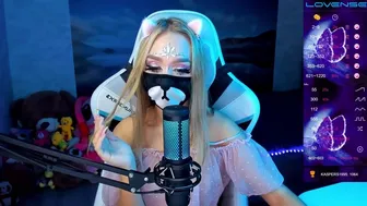 Amallllia  Busty woman posing in french chat