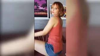 Abigale Mandler Skinny web model masturbates