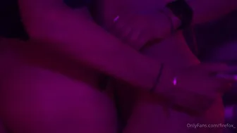 Sophie Fox, firefox Charming kralja sticks dildo in the vagina