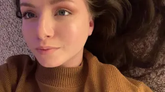 Kas, Skyiiah, itskasxo, itskaslol, sky wallace, skywallace onlyfans Busty woman posing in french chat