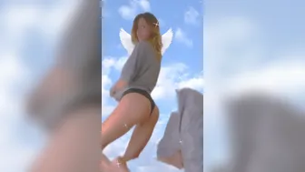 Ava aka avafae Depraved beauty masturbates pussy