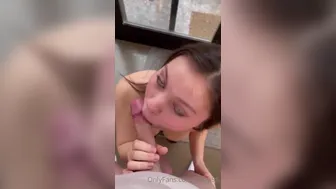 gdiva96  The stubborn babe pulls juicy holes