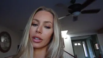 Nicole Aniston sexy babe