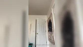 Alison Rainer (alisonrainer) onlyfans Chubby mare in honor of the holiday shows its bust