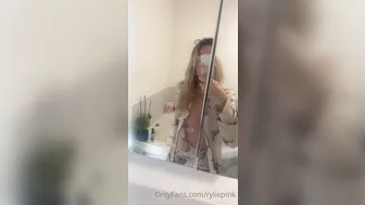 ryliepink, aleciaamaay, aleciaaaaaa onlyfans Young chick fingering sex toy