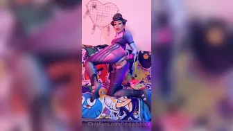 Alice Bong onlyfans Busty bitch caresses nipples