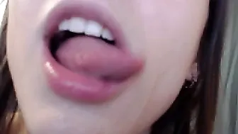 kotogal  Spread her legs and showed her pussy