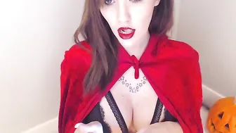 lizzielust  hooker Playing With Her Shaved Pussy