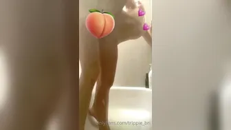 trippie bri, trippie Gorgeous babe takes off her underwear