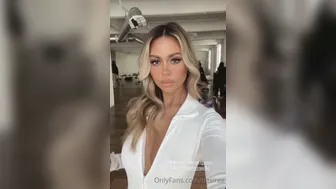 Desi (desiree) onlyfans Lustful mare caresses boobs