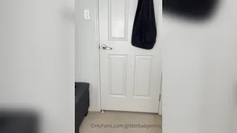 glitterbabyemily  onlyfans  Slutty MILF plays with a big toy