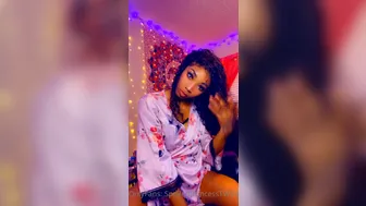 spoiledbrincesstwerks  onlyfans Gorgeous babe masturbates with a vibrator