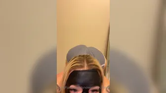 snowinnhouston  onlyfans cutie rubs nipples