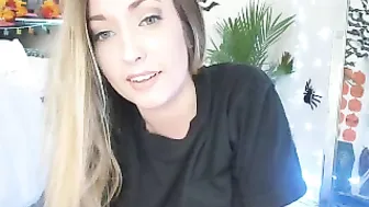 nikki_haze  Whore with a damp pussy