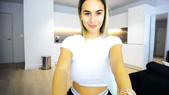 mirrabbella  Gets Wet and Ready to be fucked