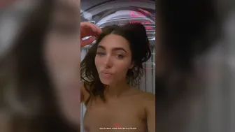 NacreVictoire  onlyfans  fingering with a very big hole