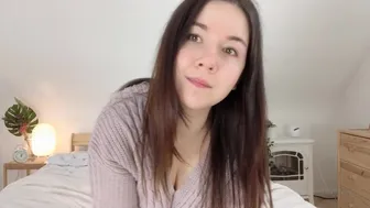 leahmaybenot aka Leah May  onlyfans  Zierliches Luder spielt mit ihrem nassen