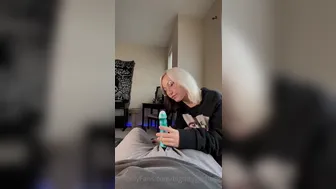 Lee  onlyfans Naughty chick gets nude and jerks off