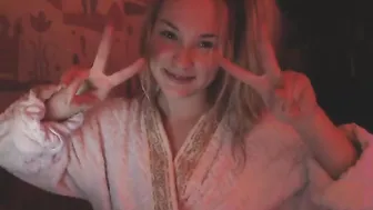 little_umaru  Skinny slut play with sextoy on chaturbate