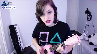 emmac  camgirl pleasures herself in public chat