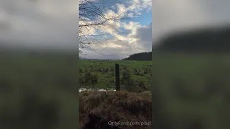 Pixei onlyfans Alluring woman shows vulgar essence