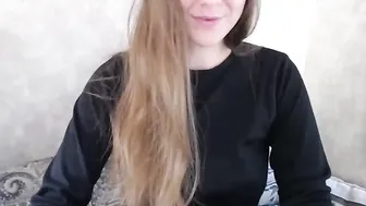 c_h_e_l_s_i  penetrates inside herself