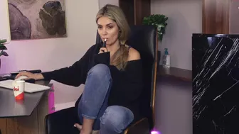 alliesynn 25.02.2022 female ticket show