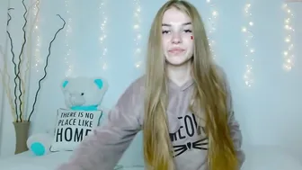 little__cherrry_20082022_0106_female_chaturbate_3