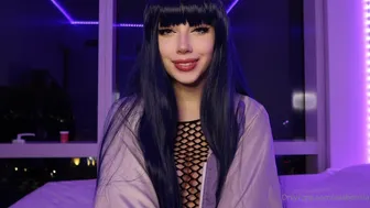 Avaamorr aka Avaakit onlyfans  shows ass standing shrimp