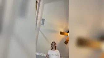 Goddess Kaylee aka xomaddykxo onlyfans showy babe having fun with glass dick