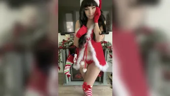 Bratty Kayla aka brattykayla onlyfans big boobed chick jerking off her cunt