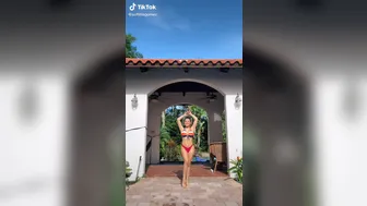 Sofia Gomez aka sofiiiiagomez onlyfans amazing confused licks nipples