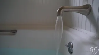 Dani Daniels aka akadanidaniels onlyfans mature fat lady jerking off her cunt