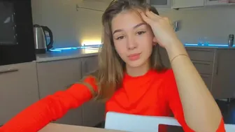 holly_cook 06-September-2022 12:58 webcam chaturbate