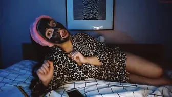 eevie_moon  horny in public webcam chat