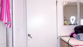 OnlyFans.2022.LanaBeeXO.Bullied.By.The.Head.Cheerleader.XXX.1080p.MP4-P2P