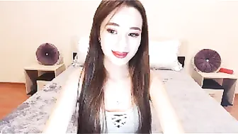 uummi  Showed that she had between her legs in front of the camera