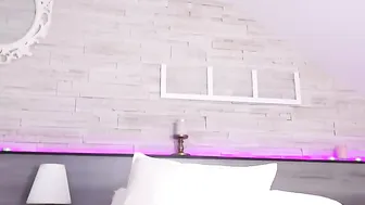 disneydeee  Skinny slut play with sextoy on chaturbate