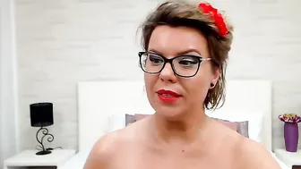 christinnedior  Caresses a wet pussy