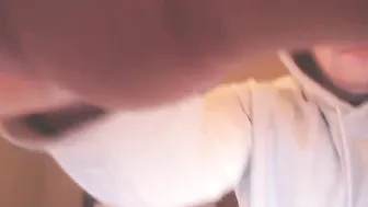 dwiscobois69  Touches her pussy