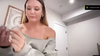 GAPINGGRACE shows her tits HD