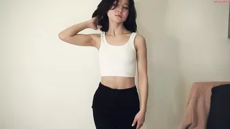 coventinaashfield chaturbate 2025 poses in front of camera