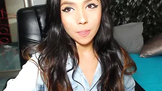 annysugarr  Beautiful eyes and pussy